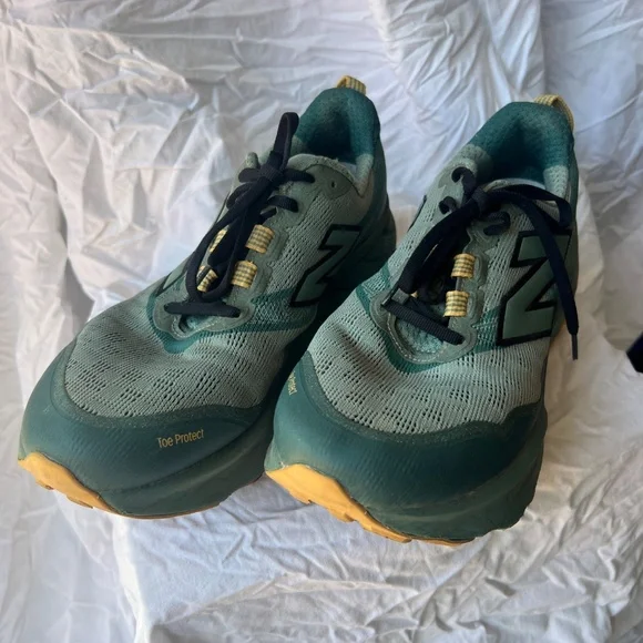 Sneakers - Picture 2 of 3